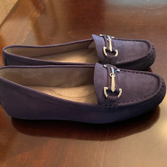 AEROSOLES Women's navy faux suede Loafers - Picture 5 of 10